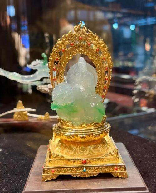 云翡飾 中國翡翠珠寶行業(yè)的璀璨明珠